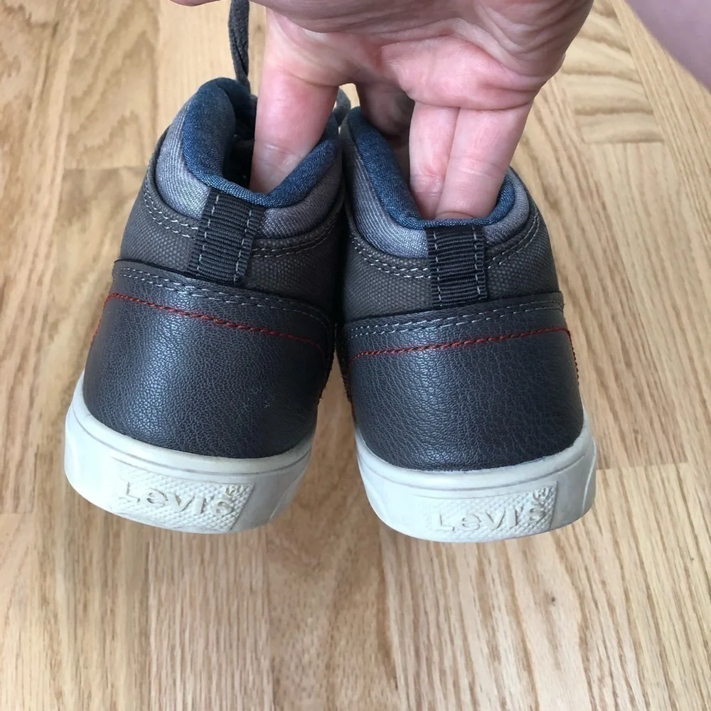 Levi’s Kids Gray Blue Midtop Sneakers Sz 6